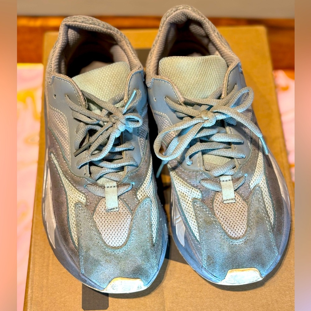 Yeezy boost 700